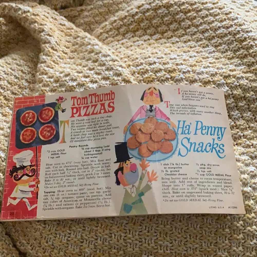 Betty Crocker's Bake Up a Story Pamphlet Cookbook Recipes Storyland Vintage